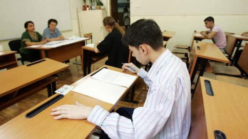 Sistem hibrid în educație. 18 școli testează un nou model de învățare