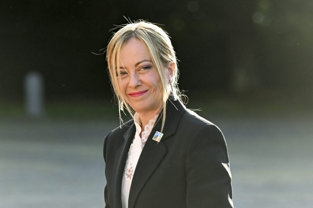 Site web sexist, închis după controverse privind furturi de fotografii cu mii de femei / Fotografiile erau manipulate astfel încât acestea să fie prezentate în ipostaze compromițătoare / Georgia Meloni era printre ele