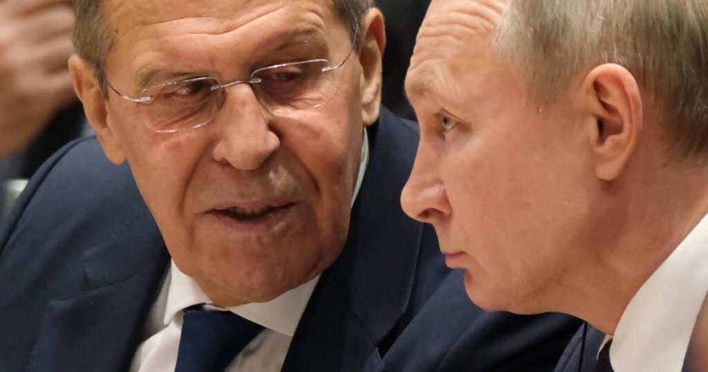 Summitul Trump–Putin din Alaska. Lavrov poartă o bluză cu URSS: Arată că rușii iau în derizoriu toate chestiunile astea legate de negocieri