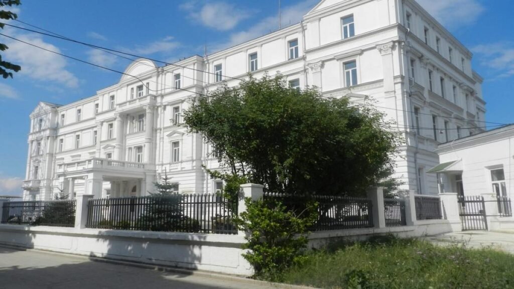 Țara se scufundă, Marina Militară își cumpără tribune pentru parade