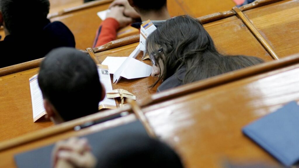 Țară, țară, căutăm muncitori! Cum readuci oamenii la muncă, în România