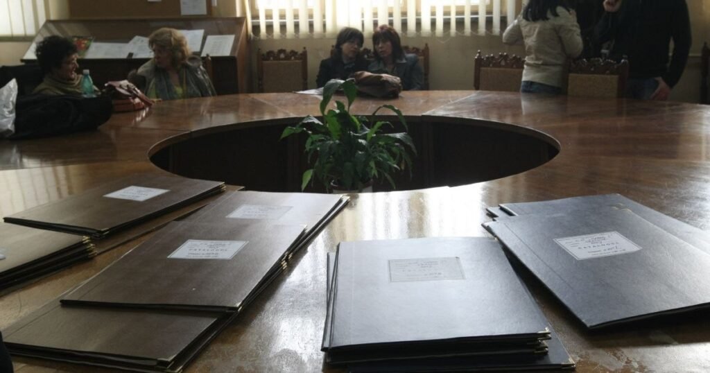 Tensiuni în școli. Profesorii află în două zile dacă trebuie să-și caute altă școală. „Rămân fără ore, cu 9.7 la Titularizare anul acesta”