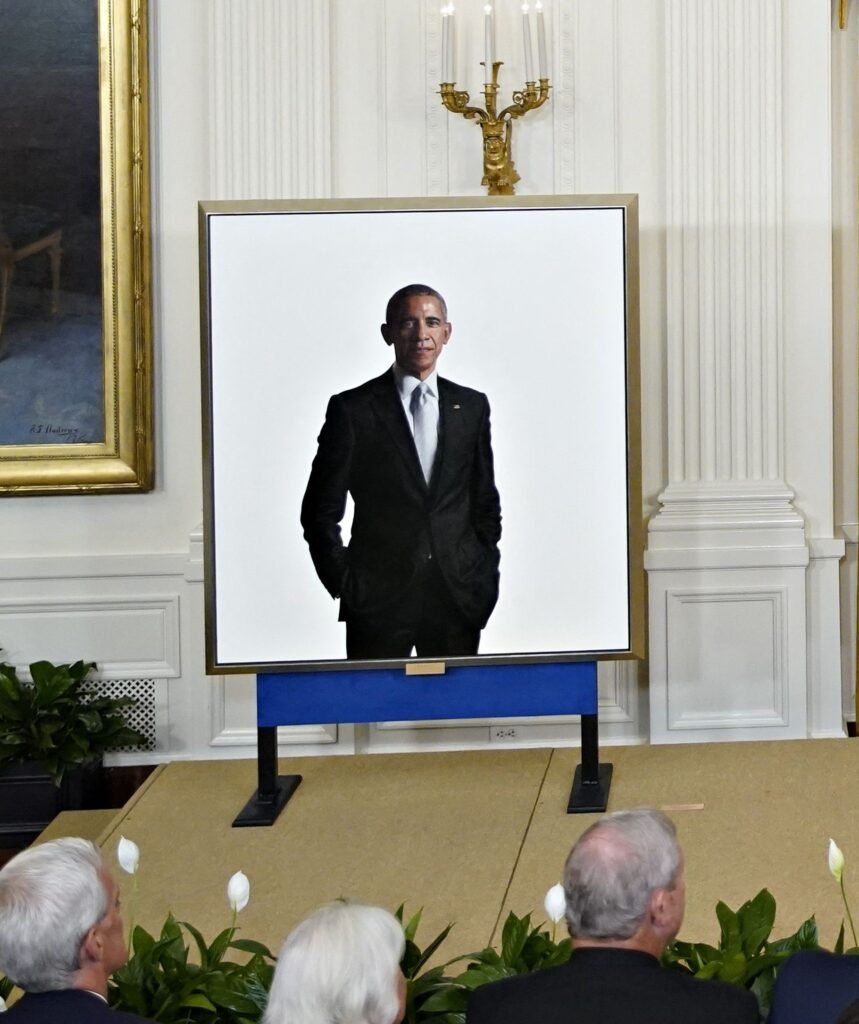 Trump a mutat portretele lui Obama și Bush într-o zonă mai puțin vizibilă a Casei Albe