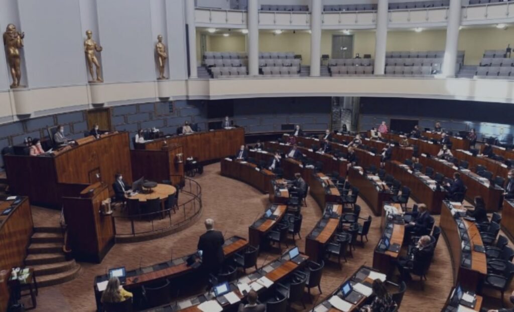 Un politician a murit în parlamentul din Helsinki Un politician a murit în parlamentul din Helsinki