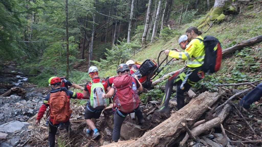 Un turist sibian a murit în Munții Făgăraș Un turist sibian a murit în Munții Făgăraș