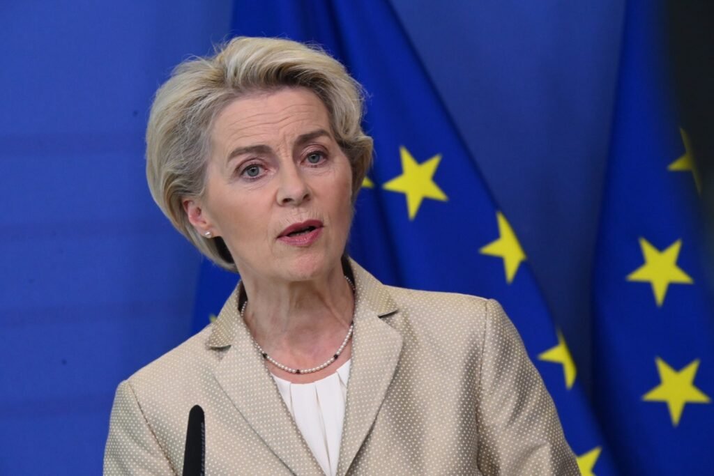 Ursula von der Leyen, acuzată că vinde armament prin frică