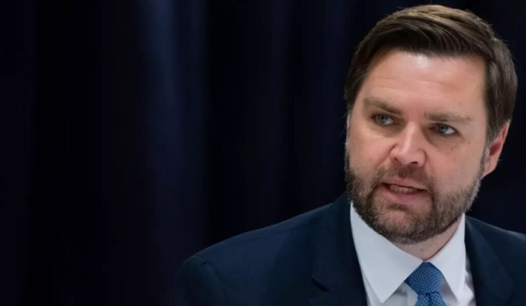 Vance anunță „progrese semnificative” la întâlnirea cu europenii, dar fără soluții clare În imagine este ilustrat JD Vance, în costum albastru închis, cămașă albă și cravată albastră