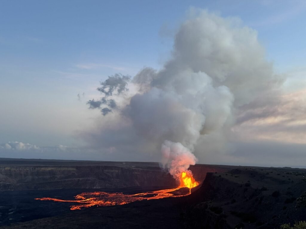 Vulcanul Kilauea, din Hawaii, a reînceput să erupă, pentru a 31-a oară din decembrie