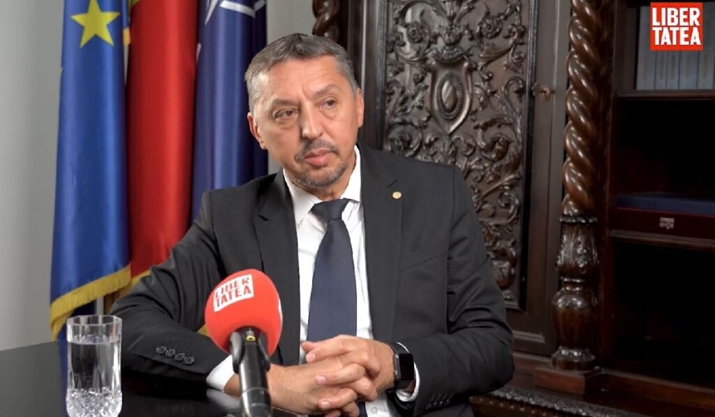 Ministrul Educației, Daniel David, oferă un interviu ziarului Libertatea
