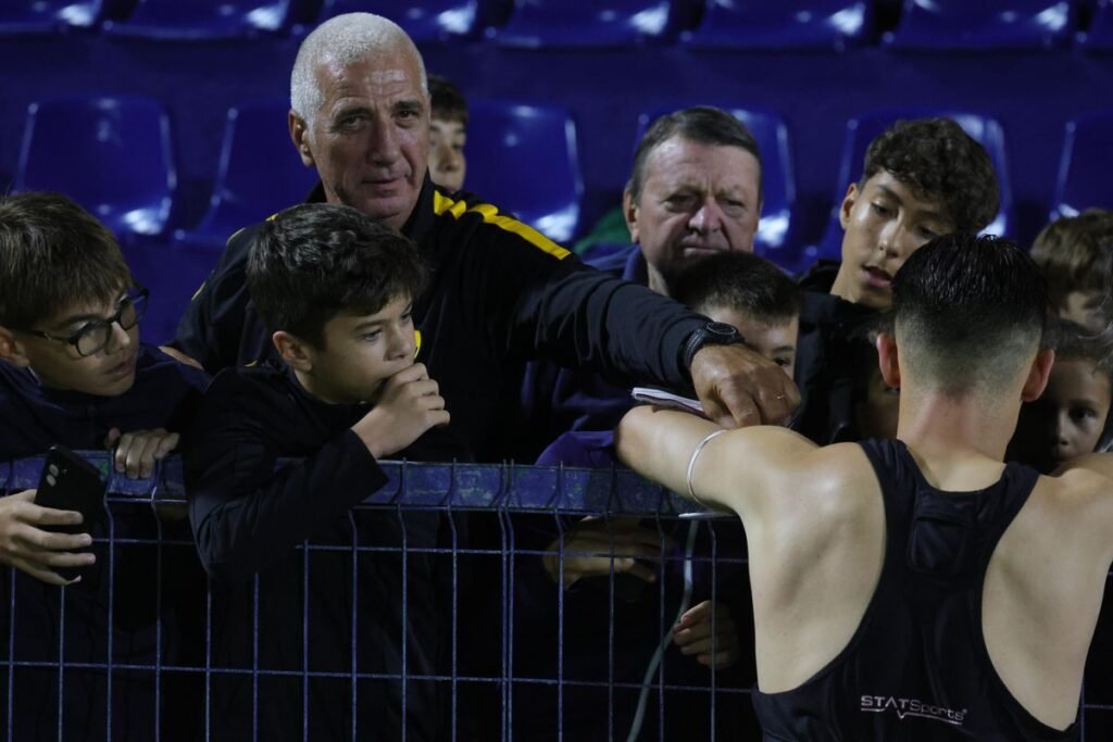 omul care a plecat cu scandal din Giulești s-a îmbrățișat cu Alex Dobre!