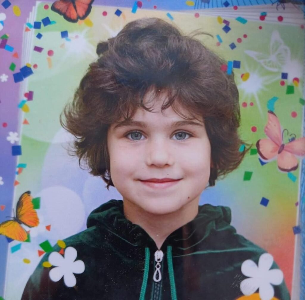 se ascundea în ograda bunicii