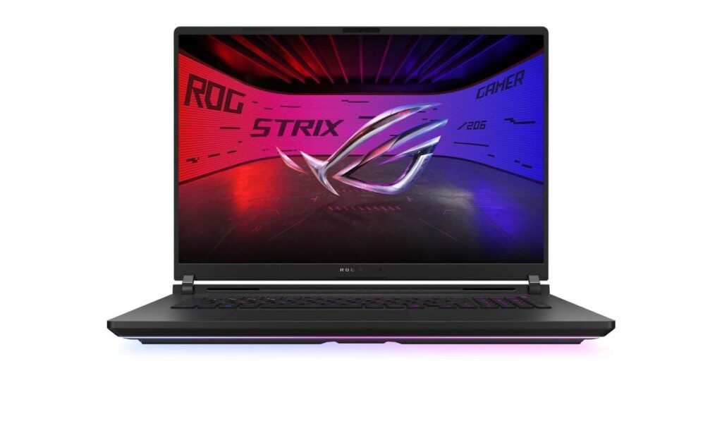 Poză frontală cu laptopul ASUS ROG Strix Scar 18 așezat în poziție de lucru.