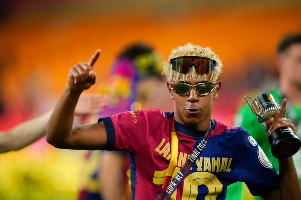 „Are apucături de pușcăriaș. Așteaptă întâi să faci ceva, fiu de curvă!”