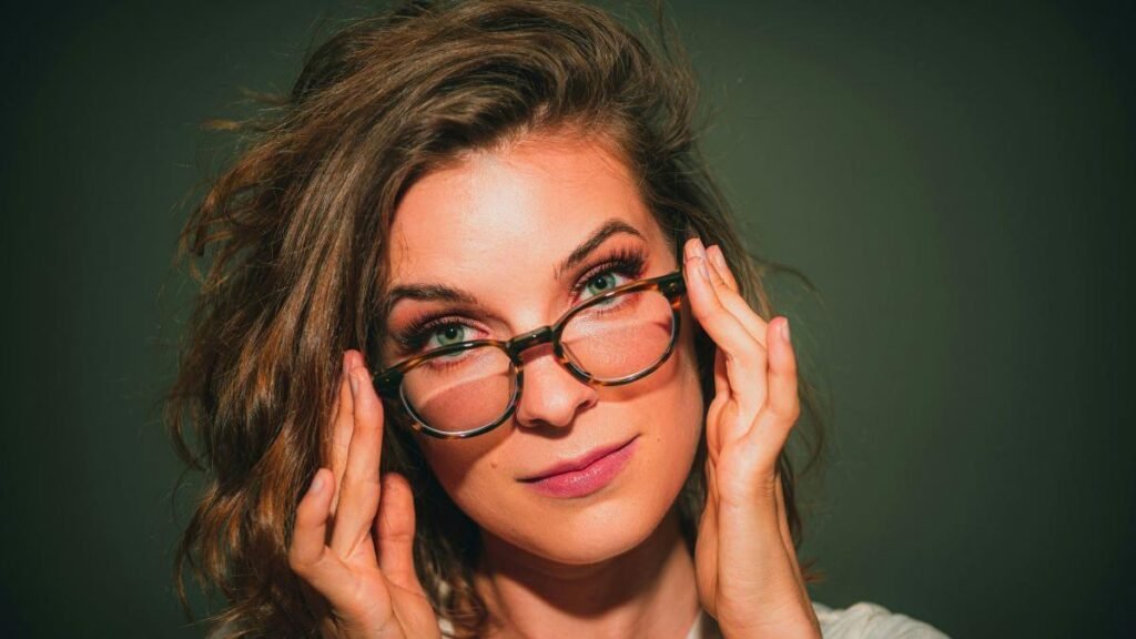 9 semne că cineva te minte