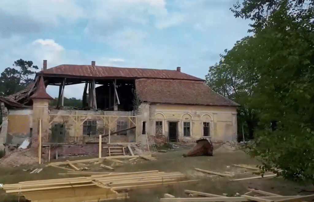 Alfred Simonis promite salvarea Conacului Petala, „abandonat de ani de zile”, care a ajuns o ruină