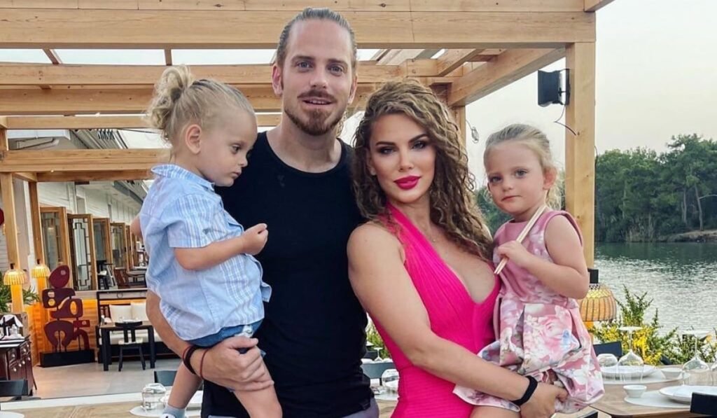 Alina Laufer a născut a patra oară. Ce nume special a ales pentru fetița ei și a lui Ilan. „Tati te iubește” Alina Laufer a născut a patra oară. Ce nume special a ales pentru fetița ei și a lui Ilan. „Tati te iubește mai mult decât poate spune în cuvinte”