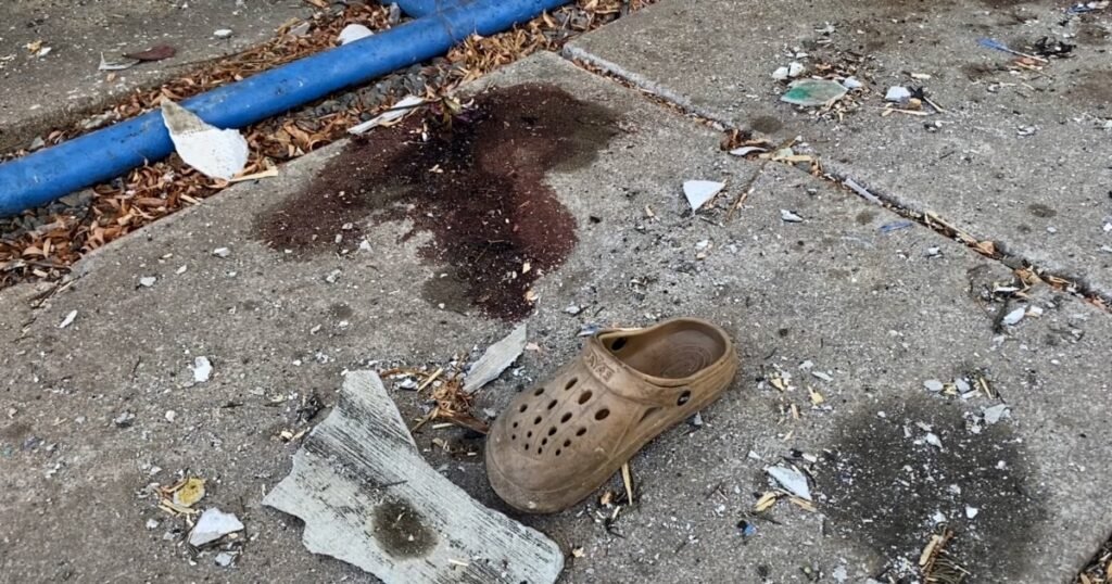 Atacul rusesc care a ucis 25 de persoane a lăsat un crater în inima satului Yarova