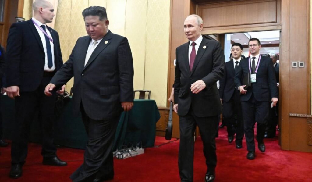 Vladimir Putin alături de Kim Jong-un în timpul summitului din China