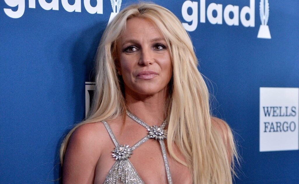 Britney Spears ar locui într-o vilă dezordonată, plină de excremente de câine. Familia și prietenii, îngrijorați pentru starea ei