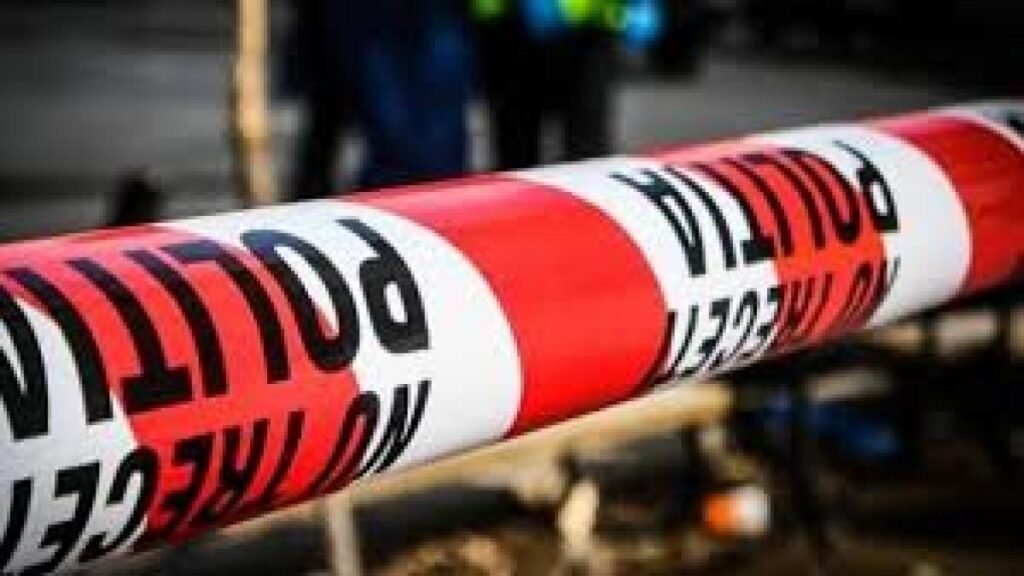 Cadavrul unui bărbat, descoperit lângă o șosea din Neamț