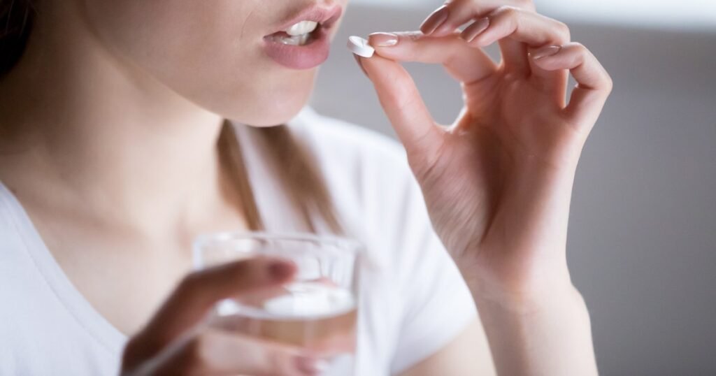 Ce este Tylenolul, medicamentul pe care Donald Trump l-a asociat cu autismul