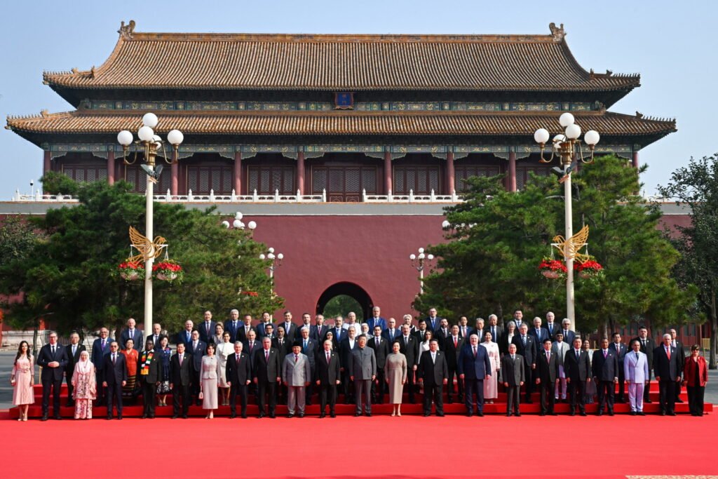 Ce mănâncă Xi Jinping, Putin, Kim Jong-un la masa oficială. Presa de stat a publicat meniu. La eveniment participă și Adrian Năstase și Viorica Dăncilă