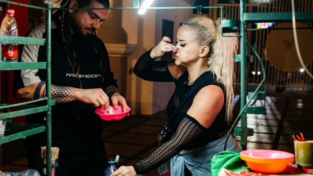 Cea mai nouă ediție Asia Express, lider detașat de audiență. Diseară, de la 20.30, la Antena 1, concurenții sunt serviți cu balut pe Drumul Eroilor Cea mai nouă ediție Asia Express, lider detașat de audiență. Diseară, de la 20.30, la Antena 1, concurenții sunt serviți cu balut pe Drumul Eroilor