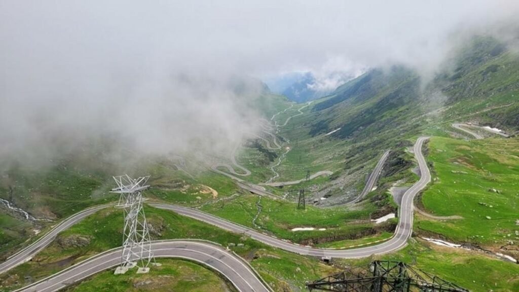 Cel mai spectaculos drum din România împlinește astăzi 51 de ani. Zeci de oameni au murit pentru el