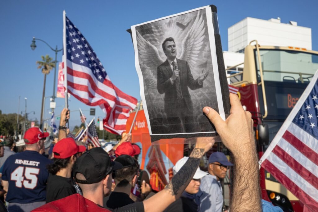 Ceremonie grandioasă pentru Charlie Kirk în Glendale. Trump și JD Vance, printre cei care îl omagiază (Video)