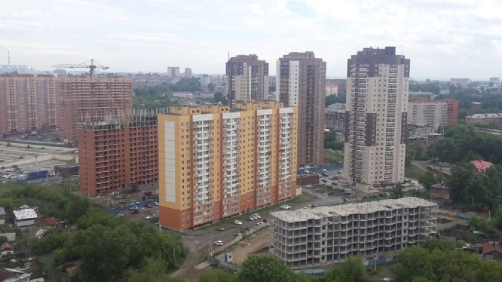 Rușii demolează clădirile neterminate din Crimeea, iar materialele sunt trimise pe front