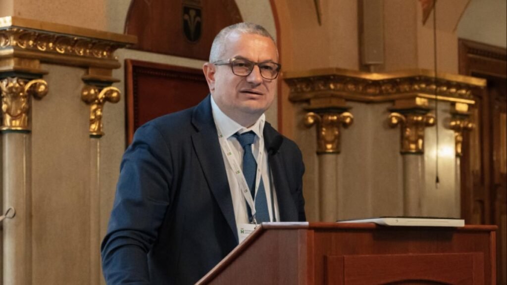 Coincidență: Guvernul - la mâna CCR, soția unui judecător CCR