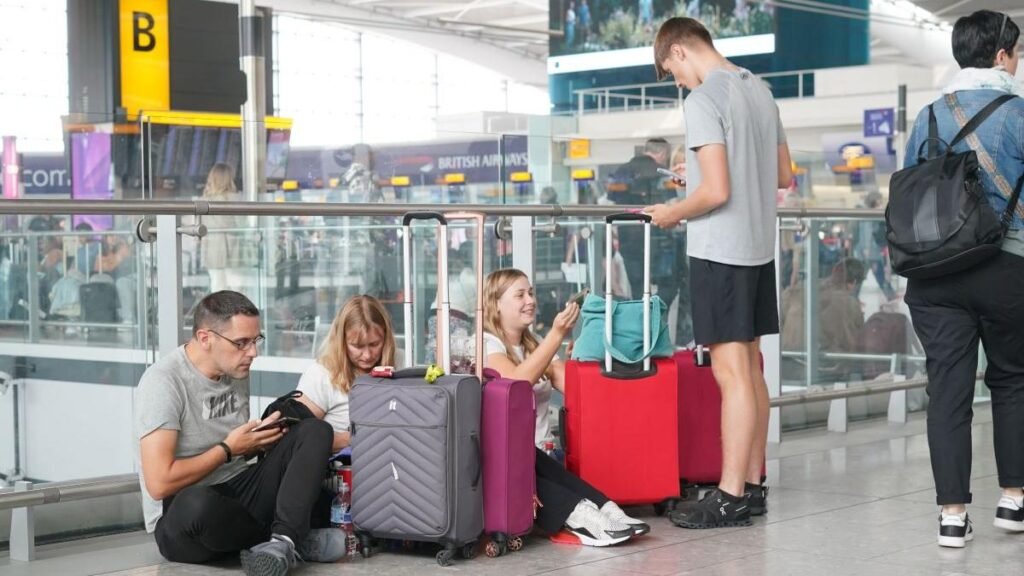 Continuă întârzierile masive de zboruri în Europa după atacul cibernetic
