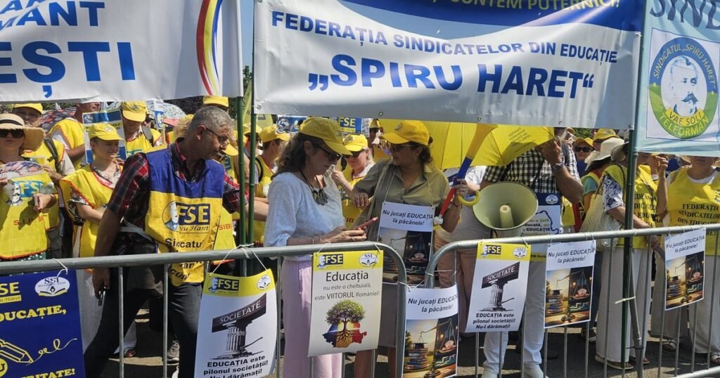 Continuă protestele din educație. Noi pichetări la Ministerul Educației și la Guvern, unde se cere demisia ministrului Daniel David