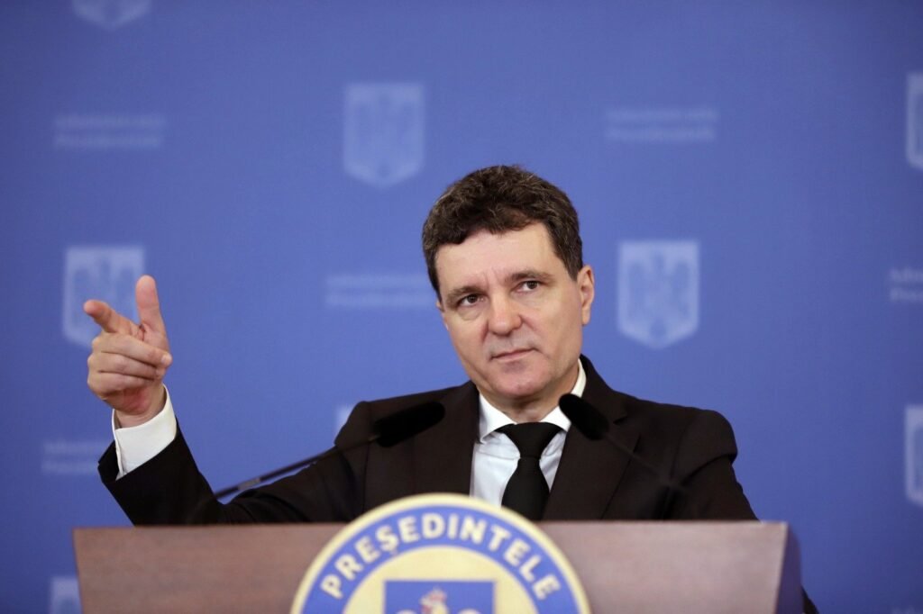 Culisele întâlnirii de la Palatul Cotroceni. „Reforma” administrației nu se oprește, ci trebuie găsită soluția prin care 10% din bugetari sunt concediați Culisele întâlnirii de la Palatul Cotroceni. „Reforma” administrației nu se oprește, ci trebuie găsită soluția prin care 10% din bugetari sunt concediați