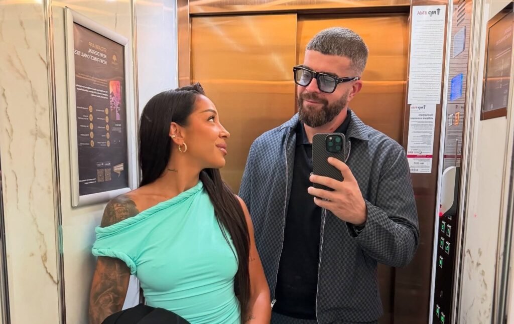 Cum a apărut Ștefania, iubita lui Speak, la plajă. Artistul i-a pozat posteriorul și a publicat imaginea pe Instagram