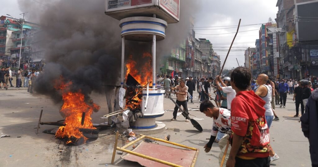 Cum au provocat TikTok și Instagram revoluție în Nepal. Viața luxoasă a beizadelelor a aprins scânteia protestelor