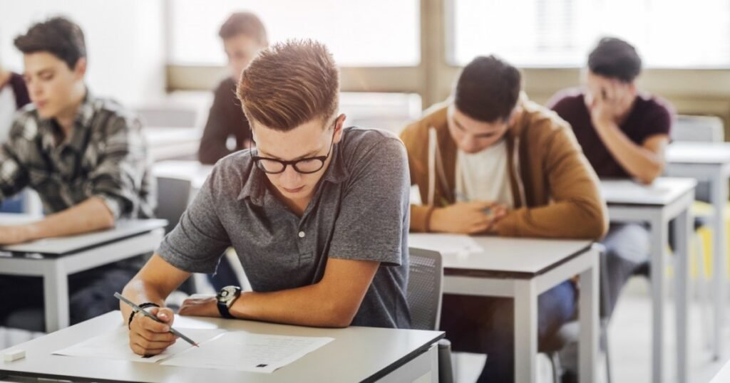 Cum vrea Ministerul Educației să reducă analfabetismul funcțional, cu peste 200 milioane lei. Patru școli beneficiare în fiecare județ