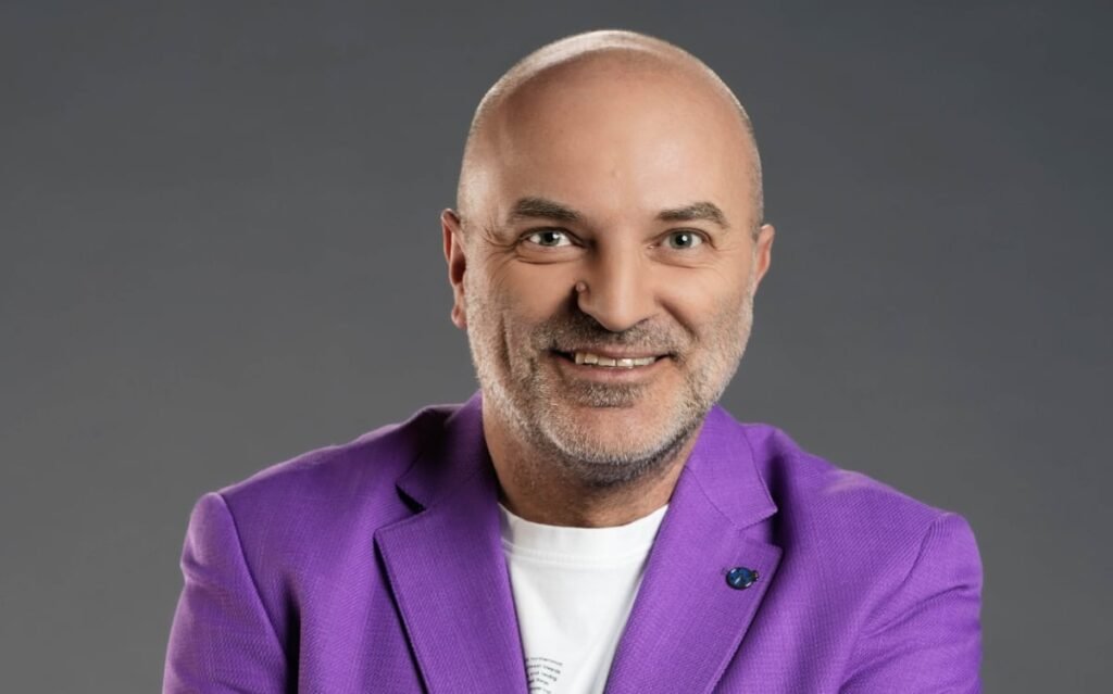 Dan Capatos revine cu un nou sezon „Un show păcătos” la Antena Stars. Emisiunea are o nouă oră de difuzare