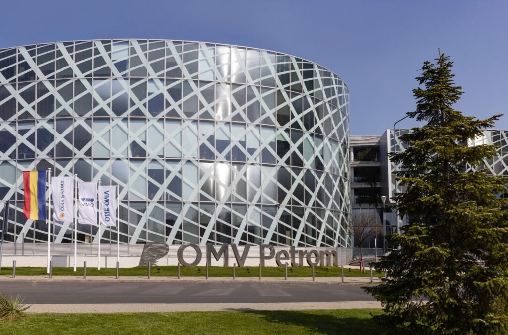 Disponibilizări masive la OMV Petrom: peste 1.000 de angajați ar putea rămâne fără locuri de muncă. Sindicatele nu au fost anunțate Disponibilizări masive la OMV Petrom: peste 1.000 de angajați ar putea rămâne fără locuri de muncă. Sindicatele nu au fost anunțate