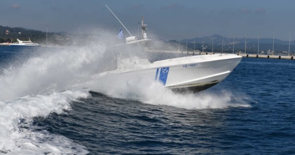 Doi români, arestați pentru suspiciune de spionaj în Grecia. Ar fi pozat cea mai mare bază a marinei elene