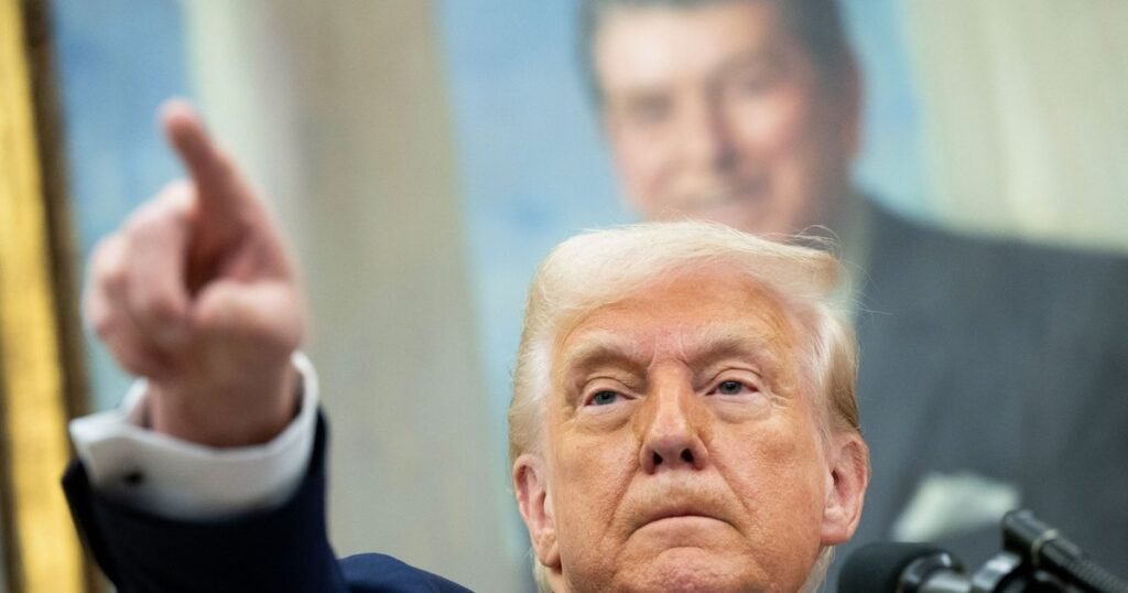 Donald Trump cere 15 miliarde de dolari despăgubire de la „New York Times”. „Sunt mândru să trag la răspundere acest ziar de scandal”