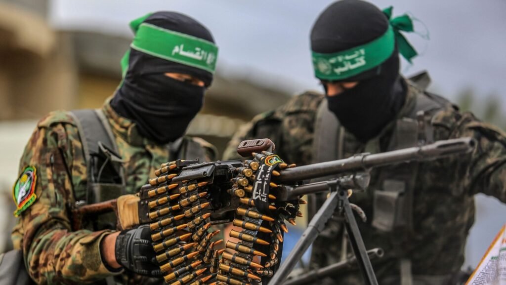 Luptători din brigăzile Ezz al-Din Al-Qassam, aripa armată a mișcării islamiste Hamas Foto: Hepta