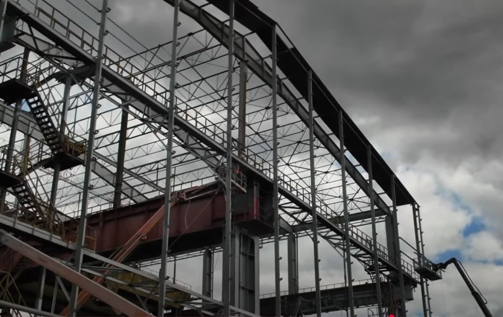 Dorinel Umbrărescu, cel mai important constructor de drumuri din țară, investește milioane de euro și reface unul dintre cele mai vechi combinate siderurgice din România VIDEO Dorinel Umbrărescu, cel mai important constructor de drumuri din țară, investește milioane de euro și reface unul dintre cele mai vechi combinate siderurgice din România VIDEO