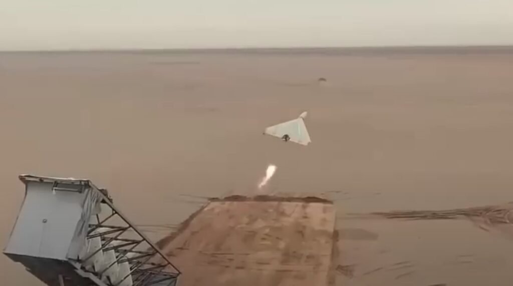 Dronă kamikaze „delta-wing” cu rază lungă, observată lângă o bază RSF din Sudan