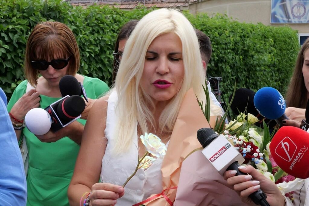 Elena Udrea, alături de fetița ei în prima zi de școală. „După trei ani, rugăciunile mele au fost ascultate”