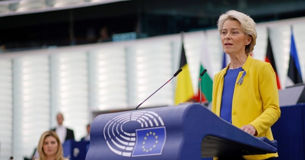 Europa clocotește politic. Comisia Europeană, amenințată cu moțiuni din ambele extreme. AUR a deschis cutia pandorei Europa clocotește politic. Comisia Europeană, amenințată cu moțiuni din ambele extreme. AUR a deschis cutia pandorei