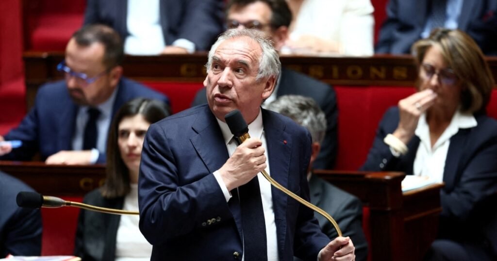 Guvernul Franței ar putea să cadă. La mijloc e datoria crescândă a țării