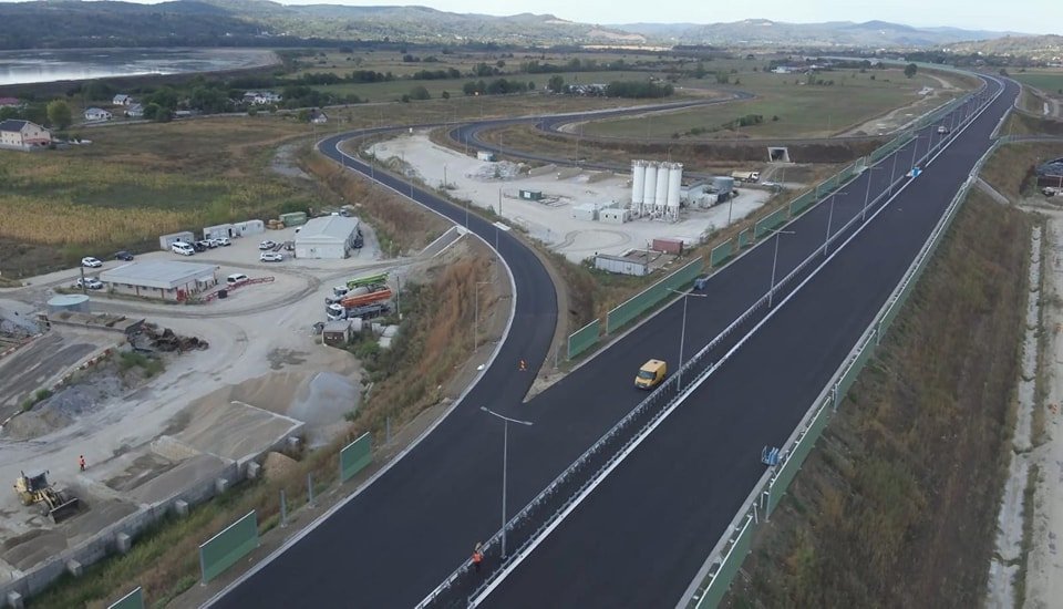 Guvernul se împrumută pentru A1 Guvernul se împrumută pentru A1