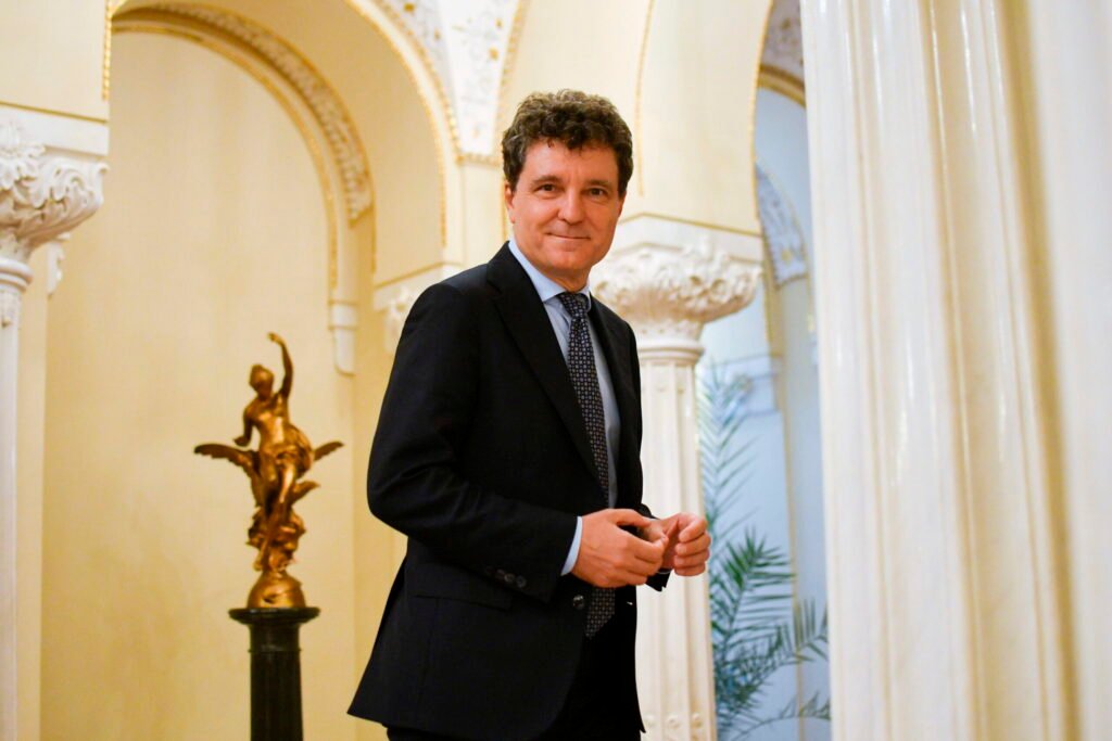 Guvernul va veni cu un pachet de reducere de 10%