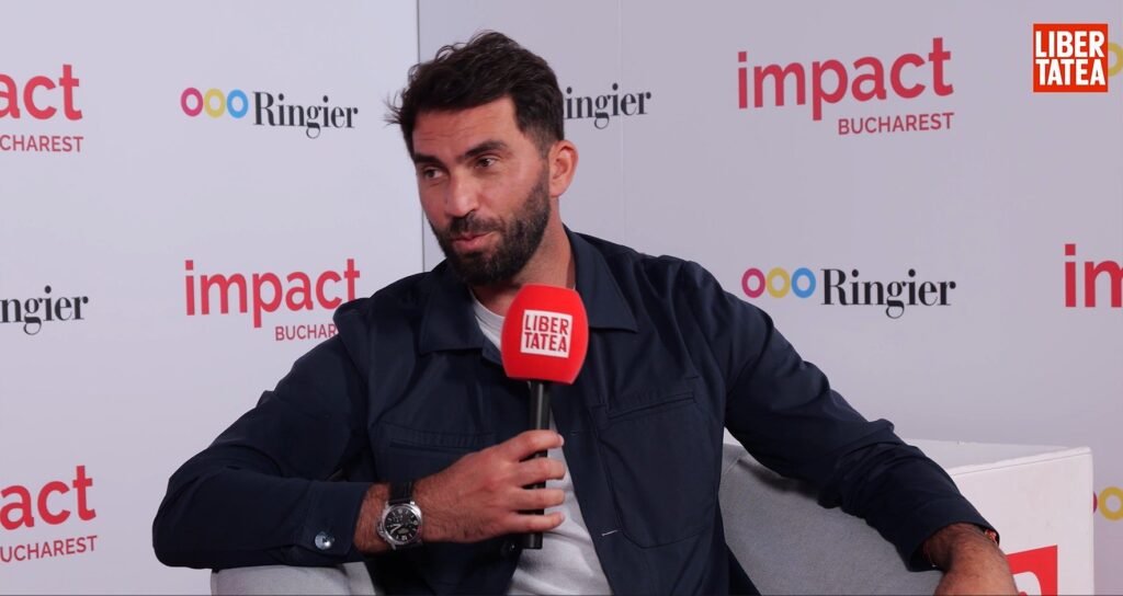 Horia Tecău la Impact Bucharest 2025: De la campion la antreprenor în tenis Horia Tecău, interviu pentru Libertatea la Impact Bucharest 2025. Horia Tecau, in geaca neagra si tricou gri, tine in mana un microfon cu sigla Libertatea